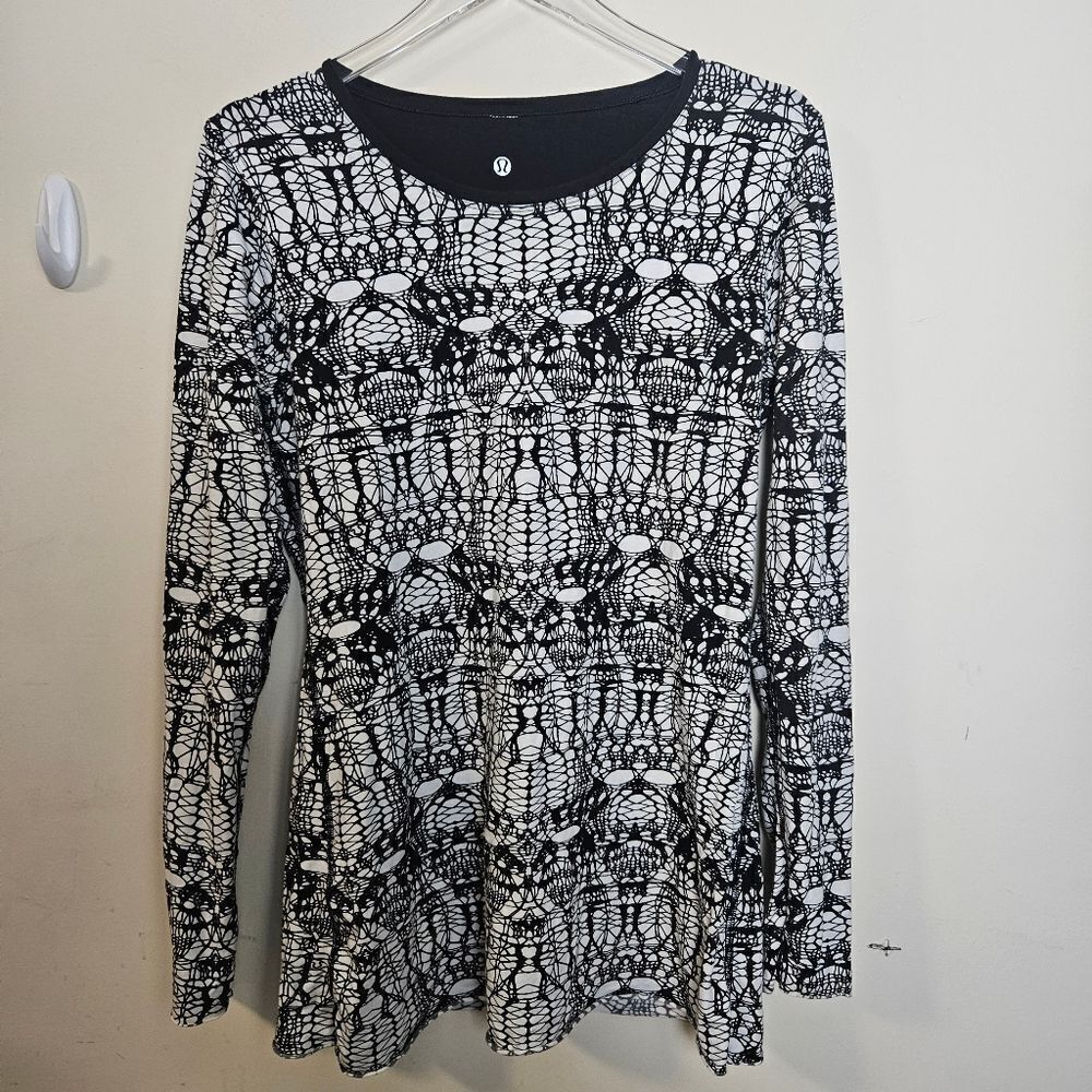Lululemon Cabin Long Sleeve Tee II Glacier Lace Reversible Size 10
